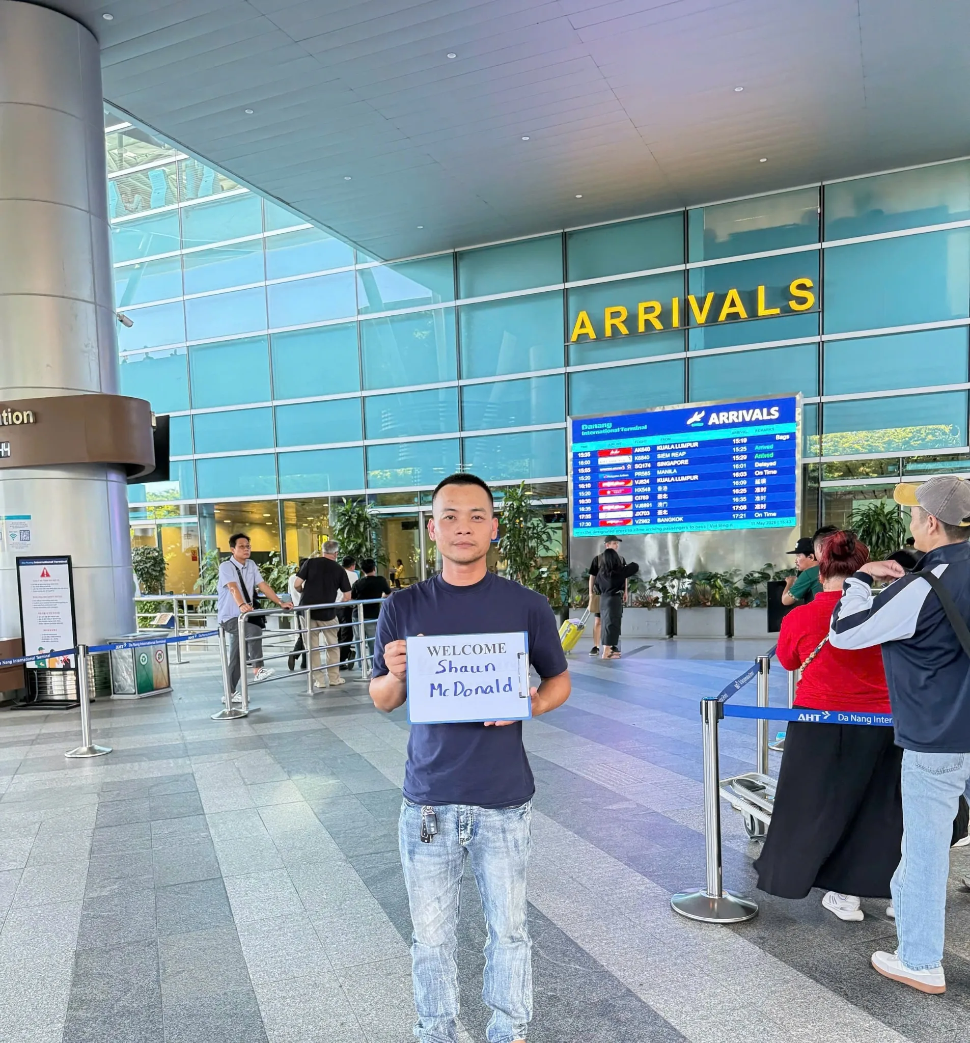 Minh Vu Travel driver waiting at Da Nang Airport arrivals for private transfer to Hoi An