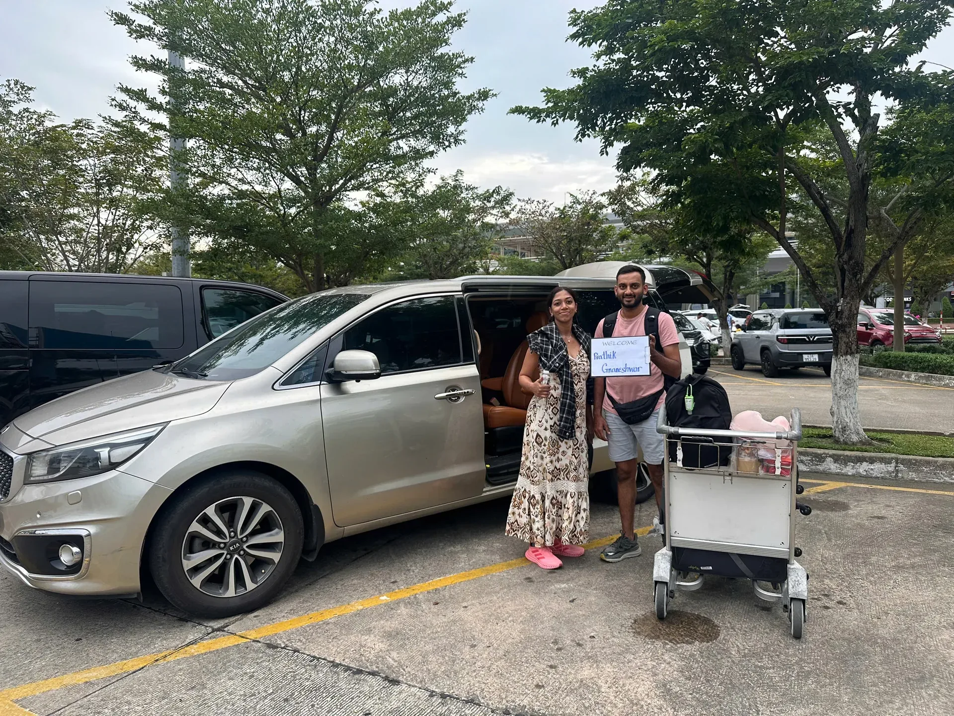 Private car transfer from Da Nang Airport to Hoi An with luggage and welcome name board