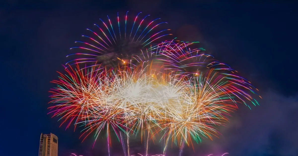 Da Nang International Fireworks Festival 2026 over the Han River — DIFF competition night — Minh Vu Travel private car from Hoi An