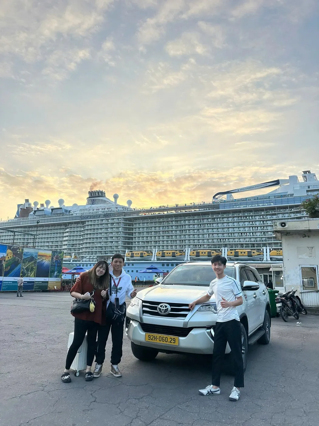 Private car pickup beside a cruise ship at Tien Sa Port in Da Nang — Minh Vu Travel shore excursion