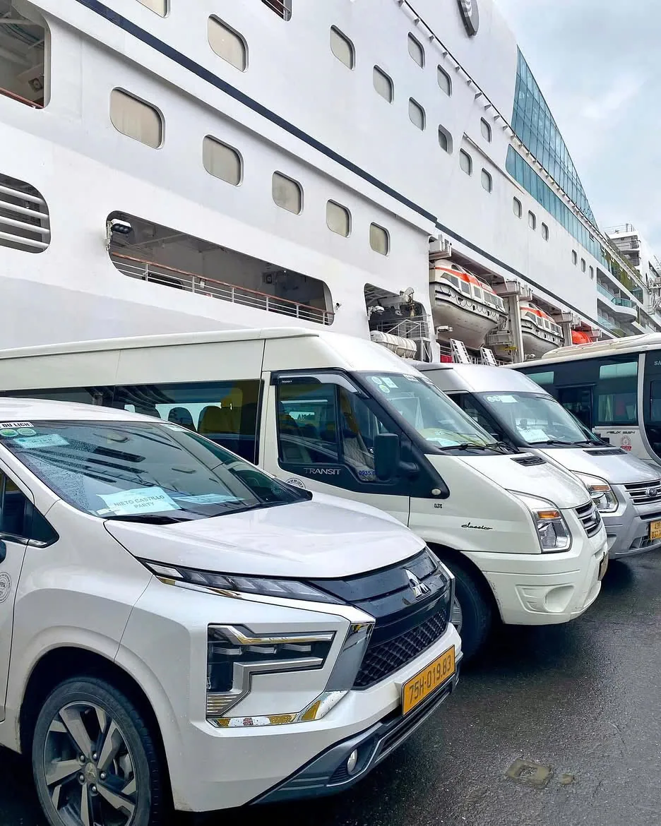 Private car and van fleet waiting beside cruise ship for Tien Sa Port shore excursions