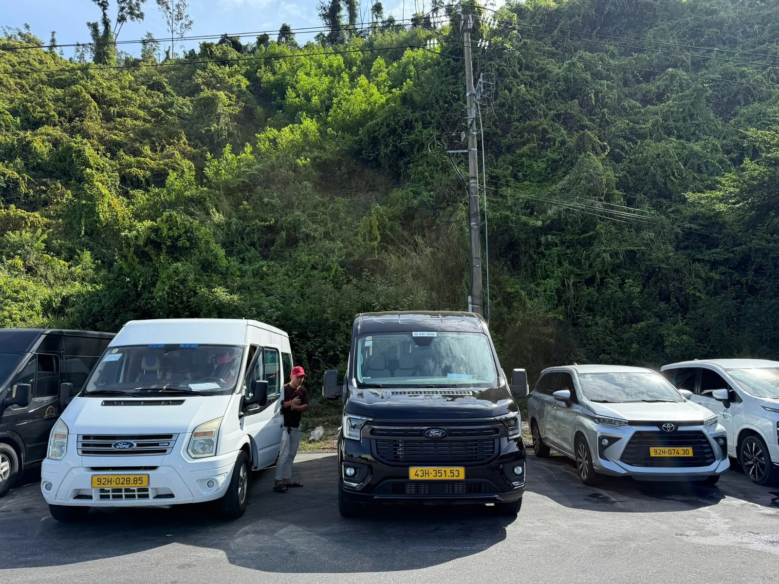 Minh Vu Travel private car fleet for car only, car plus tickets and guided tours in Da Nang Hoi An and Hue